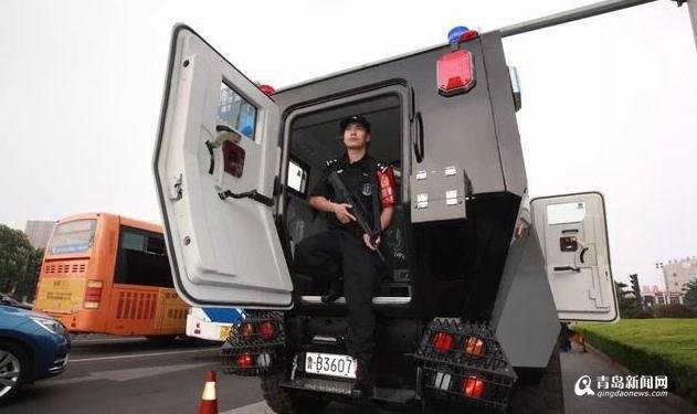 青岛现中国警界首辆新款防暴突击车 专平暴乱(图)
