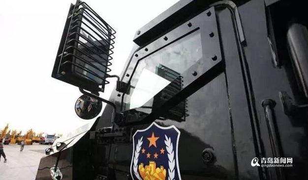 青岛现中国警界首辆新款防暴突击车 专平暴乱(图)
