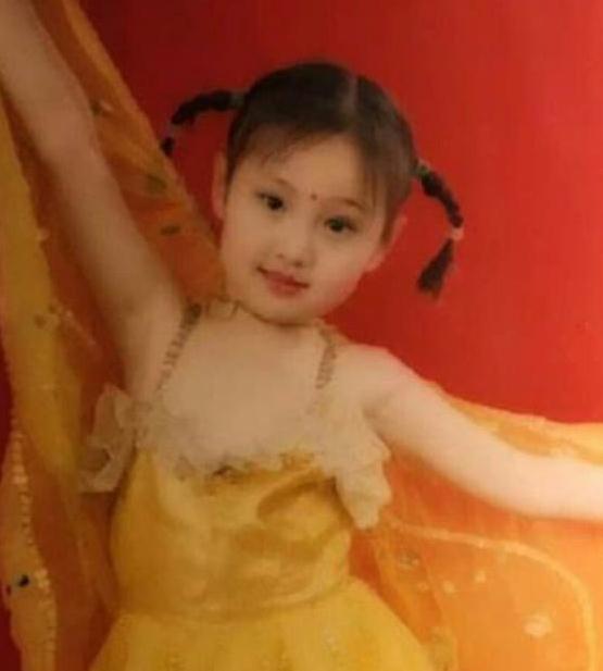 你能看出这个脸有点肉肉的女孩是郑爽吗?
