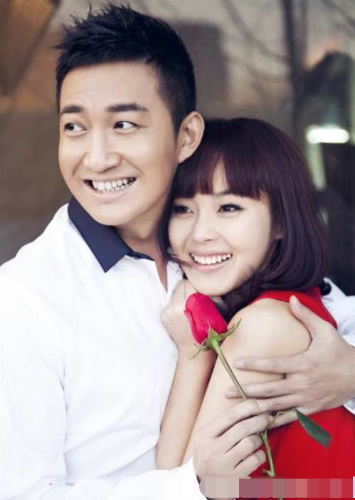 40岁王阳,首次晒出与小4岁妻子婚纱照,年轻貌美还是他