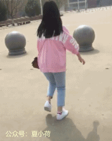 搞笑gif趣图:女朋友有强迫症遇到障碍就要跨过去!