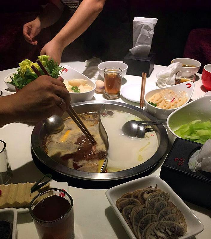 范冰冰和李晨吃火锅被发现了 说说明星背后那些娱记的