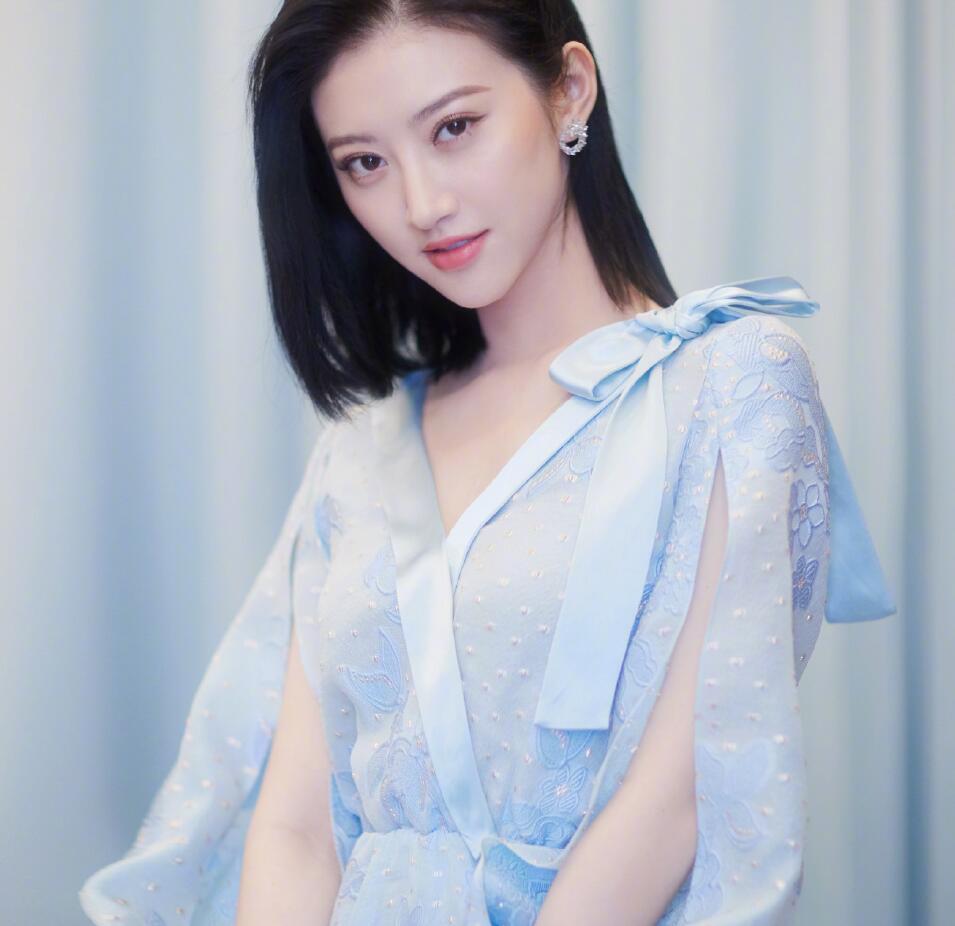 齐肩短发,给人一种干练知性的美感!