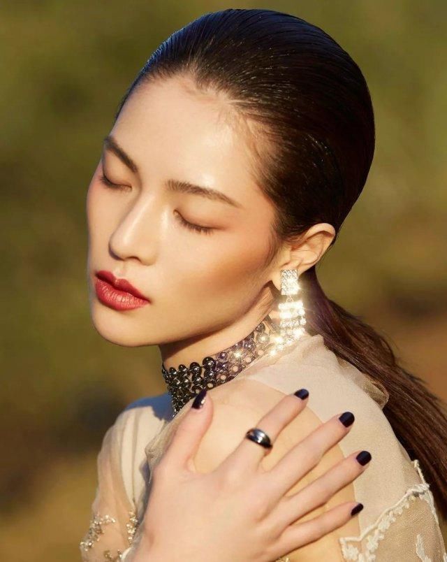 女人有这4个特征,才是真正的"高级脸"!精致耐看,不易显老态