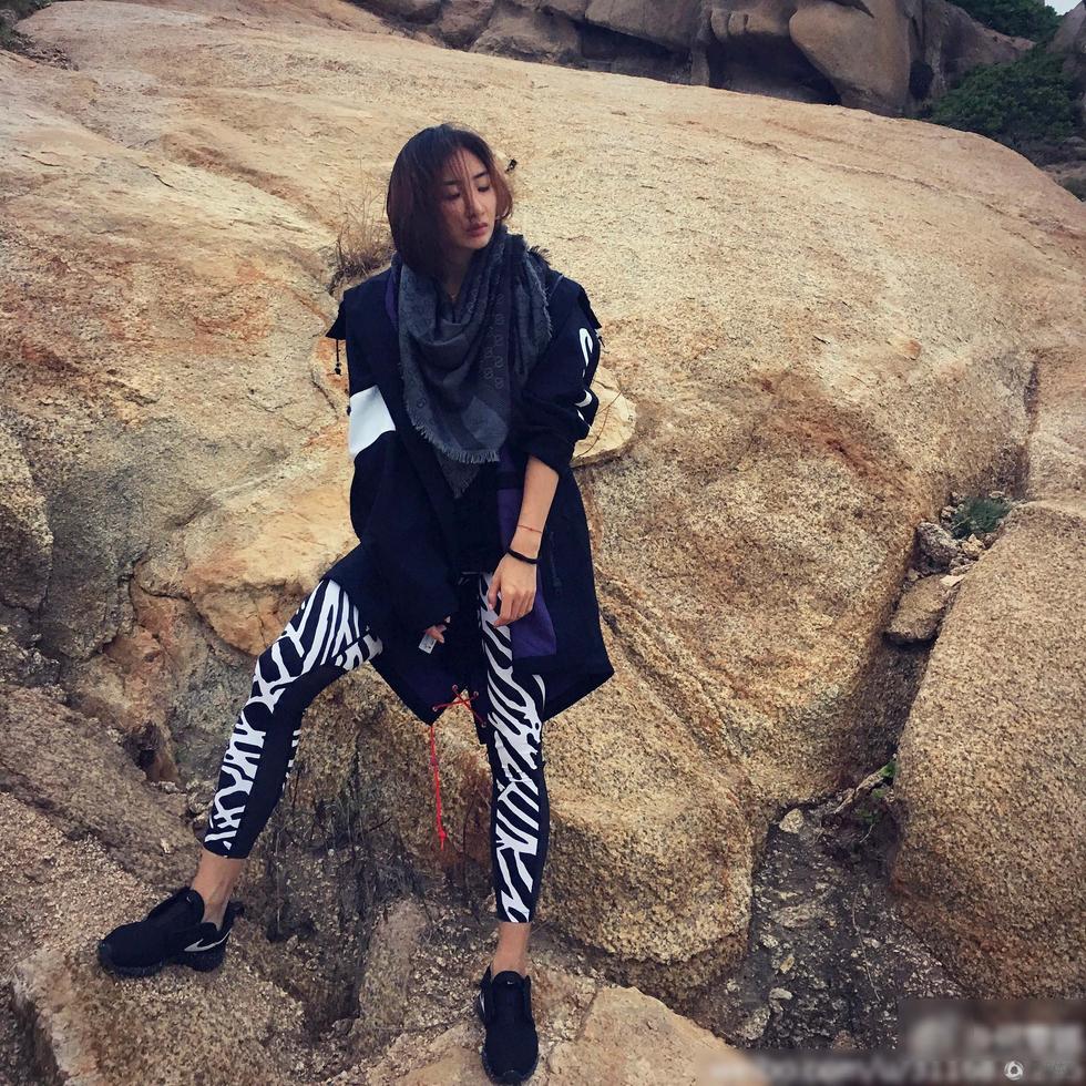 蹦床公主何雯娜晒照 自侃穿太多差评