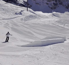 搞笑gif:萌妹子困的时候,原来是这样的表情