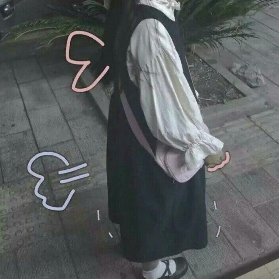 jk制服风 部位女生头像:爱情就像鬼一样,听说过没见过