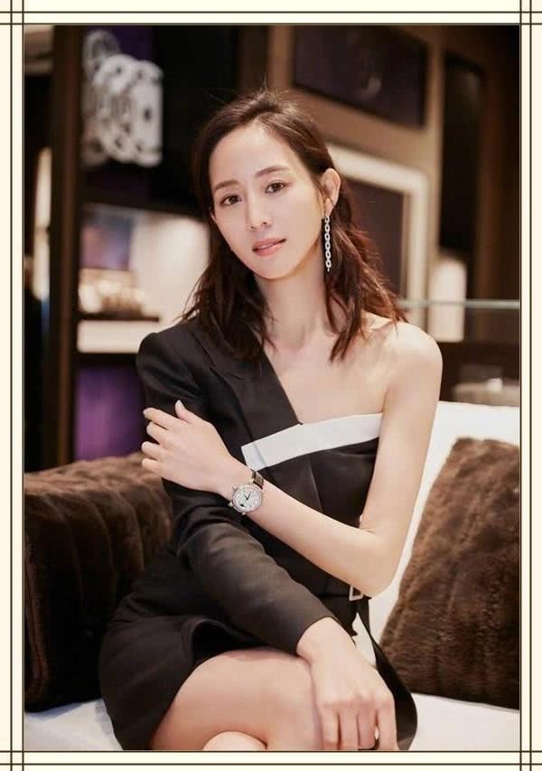女星穿露肩西装,张钧甯秒杀无数菲林!
