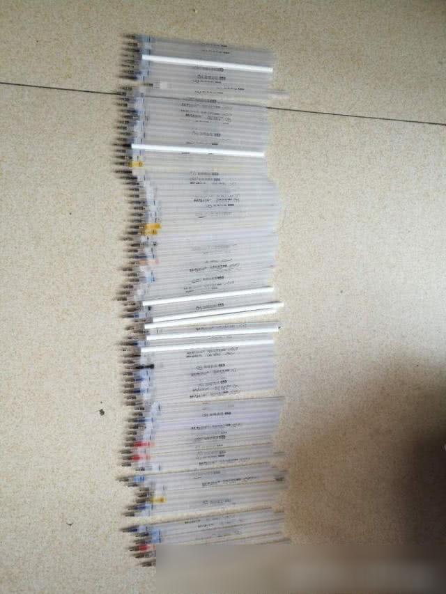 这是高三不完全统计的用完笔芯