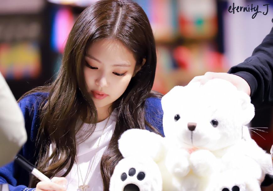 jisoojennie情头,jisoo和jennie闺蜜头像 jennie在线玩吃鸡,jisoo已看中你的三级头盔