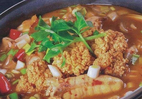 做鱼杂火锅时,别直接下锅煮!多加这一步,口感鲜嫩没腥味!