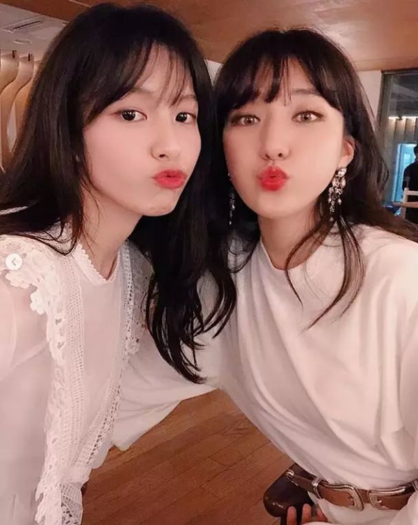 李汉娜和闺蜜最新合照
