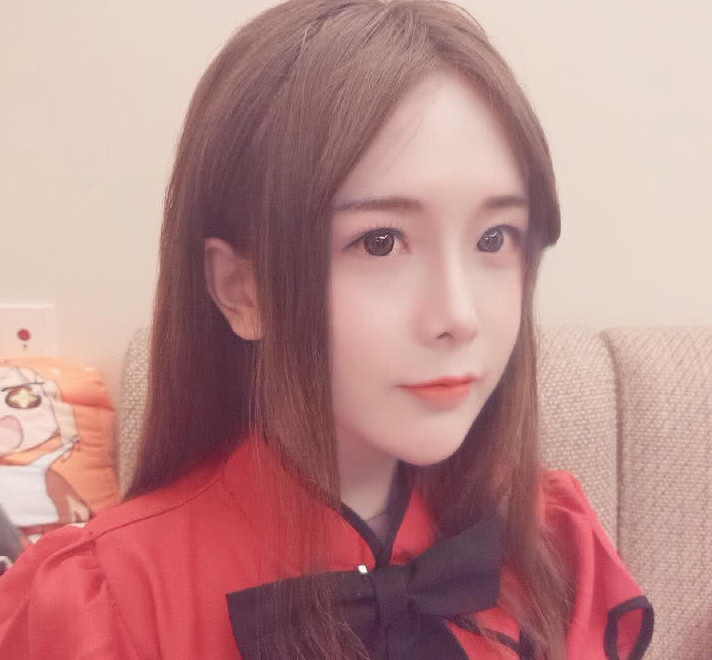 "女装大佬"登《快本》,全程被挡脸,网友:亮瞎我的狗眼