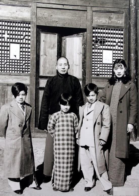 民国时期,四川军阀刘湘和刘文辉本是一家人,为何忽然自相残杀?