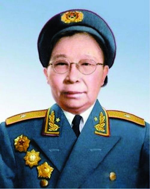 红军3大女将军,1个授少将,1个有上将资历,她牛,部下授