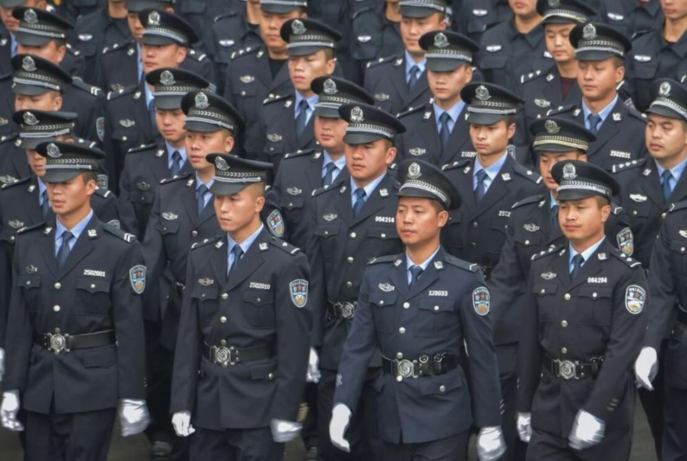 中国警察先后更换了7次警服,到底如何出现了藏青色警服?