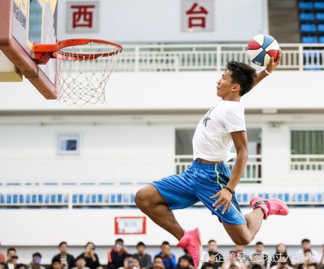 陈登星的腿部肌肉发达，云南滑翔机矣进宏，小腿肌肉让人羡慕