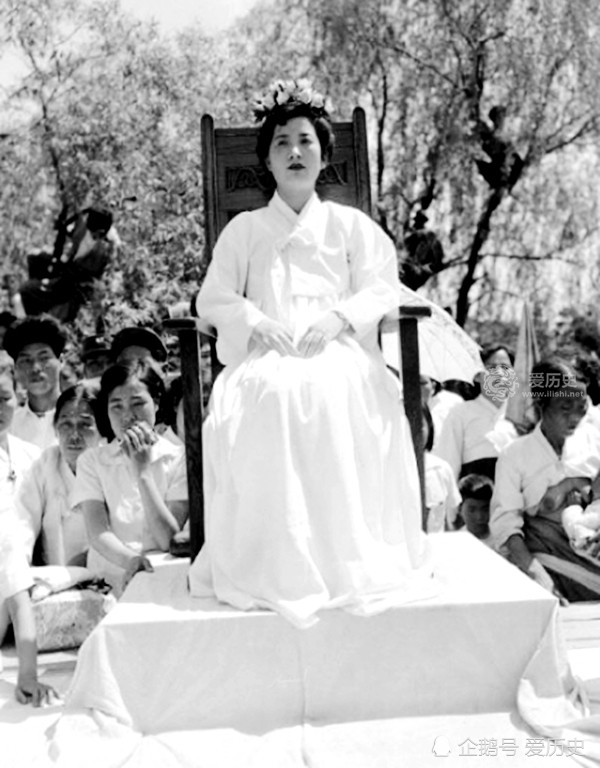 60年前韩国女子大学校园内的选美比赛一袭白裙梨花带雨 看点快报
