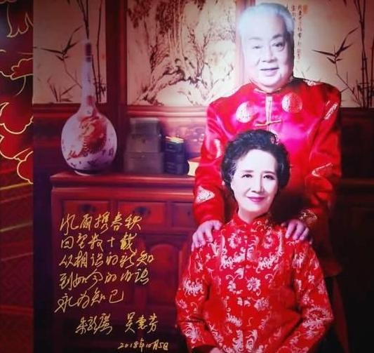 "如来"朱龙广好福气,80岁身体倍棒,老婆貌美如花