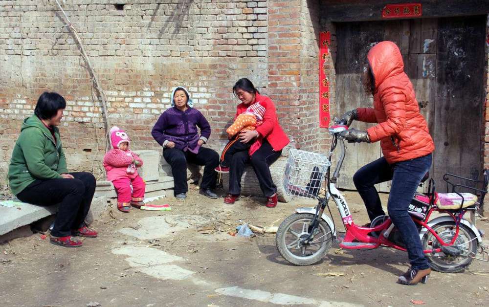 老年农民人口_重庆老年人口数据图(3)