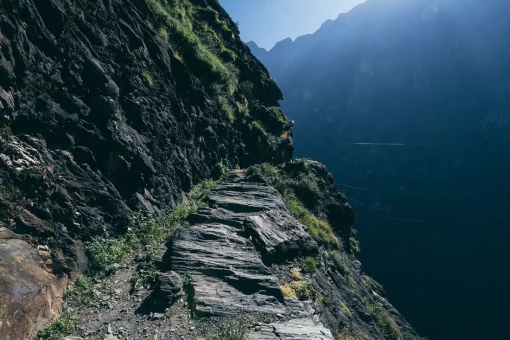 虎跳峡:这条广为流传的"世界十大徒步线路",有着惊心动魄的峡景