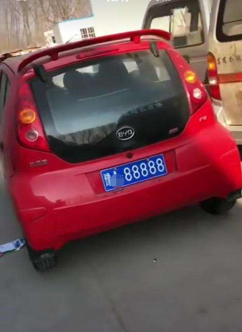 3万块钱的比亚迪,车牌就值250万!网友: