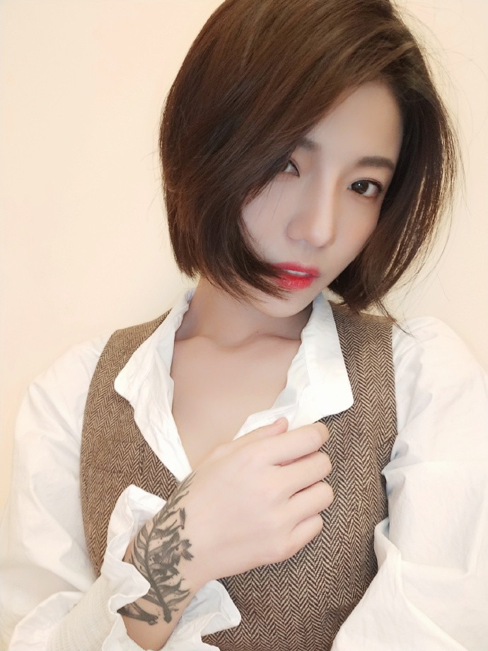 游戏女主播晒出私密性感照,而网友焦点却在这,简直太辣眼!