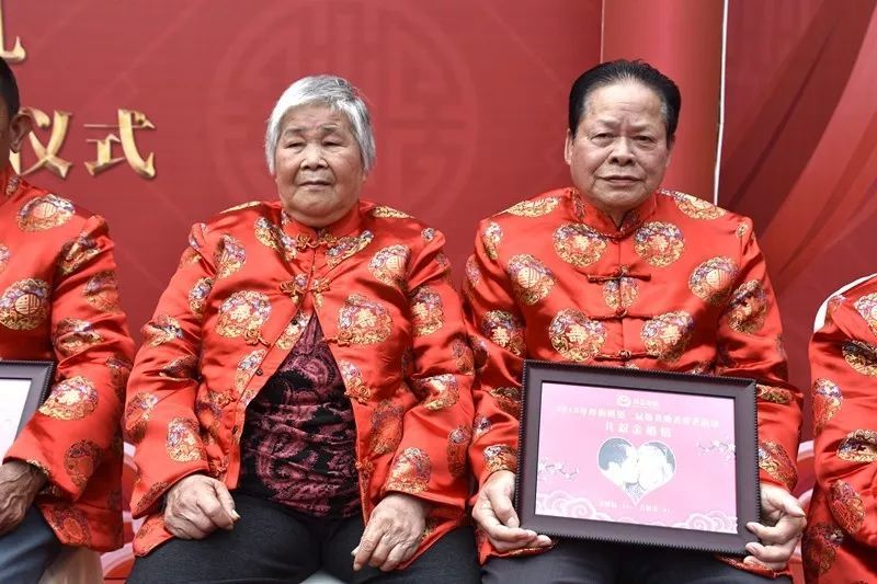 一辈子最好的故事,2000多岁的他们今天在体育公园开讲