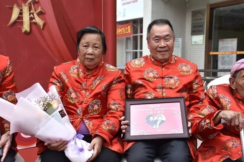 一辈子最好的故事,2000多岁的他们今天在体育公园开讲