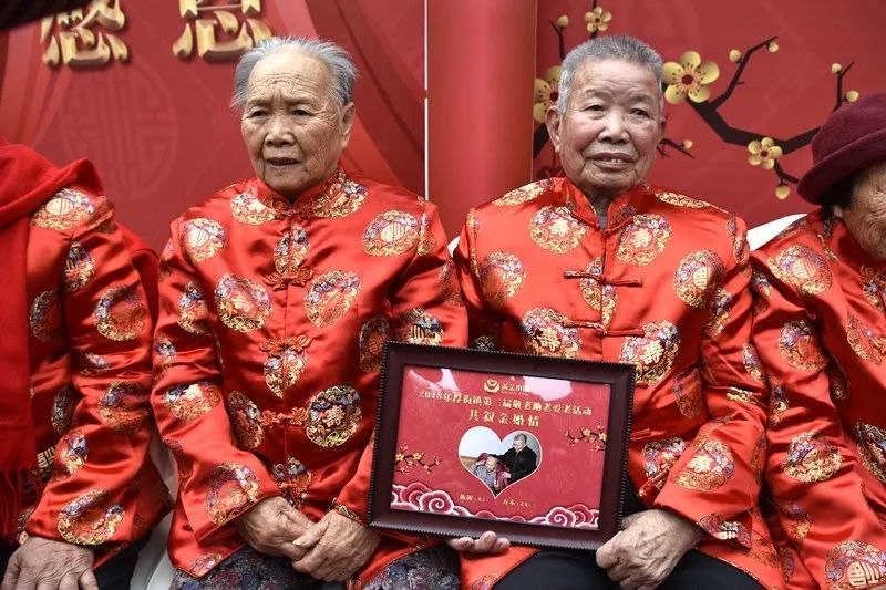 一辈子最好的故事,2000多岁的他们今天在体育公园开讲