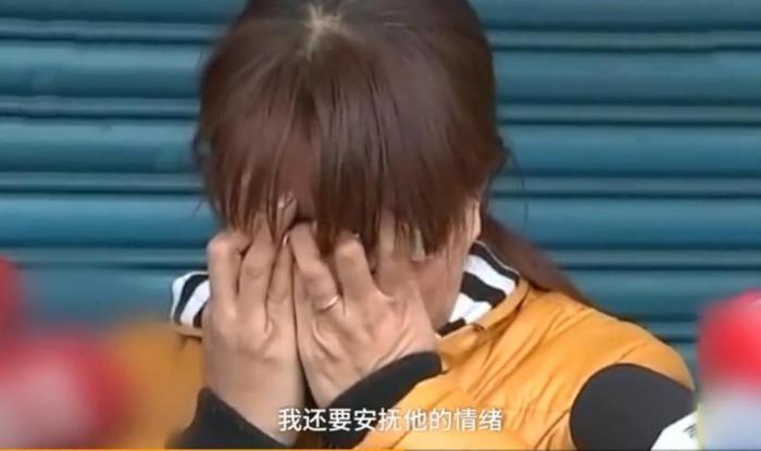 男孩连撞4辆法拉利,母亲知道绝望痛哭,男孩:这还不如自杀算了