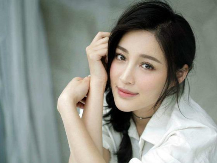 甘婷婷,1986年2月5日出生于安徽省芜湖市,中国内地女演员,毕业于中央
