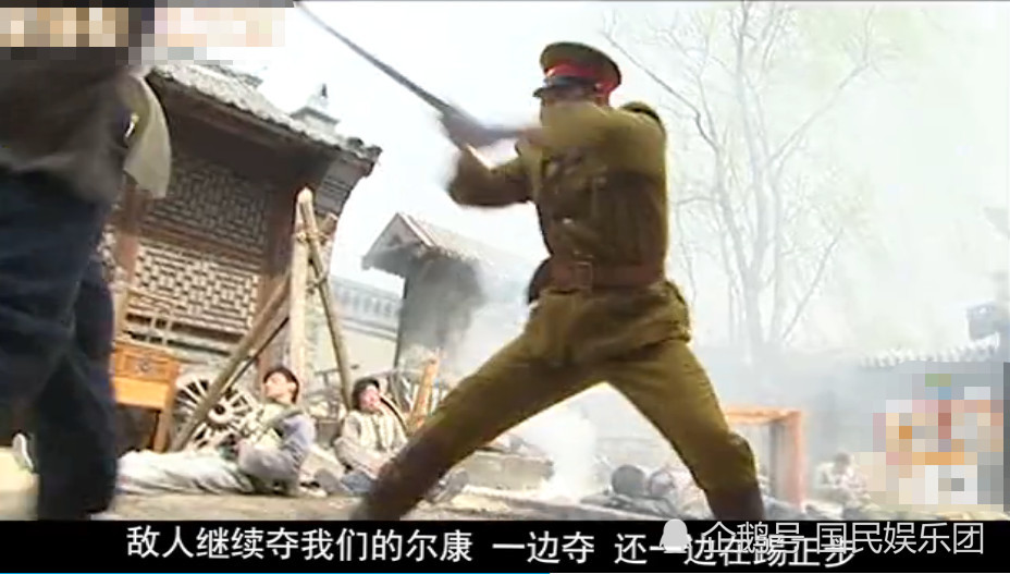 抗日神剧:扔两百米炸弹我忍,踢正步对打我忍,"拐杖枪"