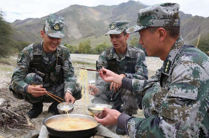 当过兵的人,最难忘的美味不是部队的炊事班,而是经常偷着吃的它