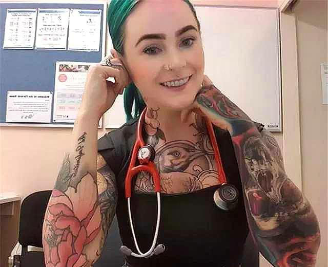 "纹身最多"的澳洲美女医生,布满全身,被评为"澳洲纹身
