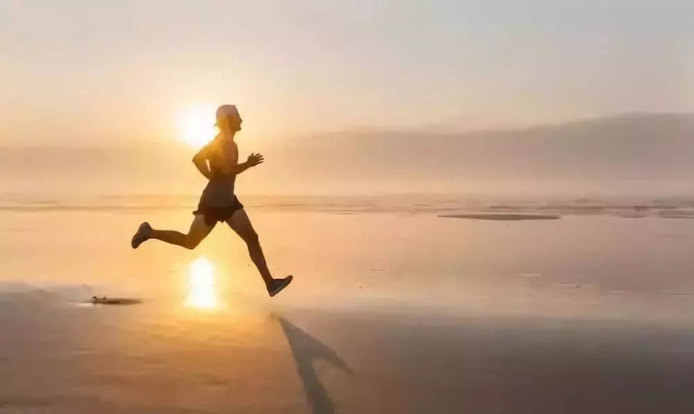 越来越多跑动的身影