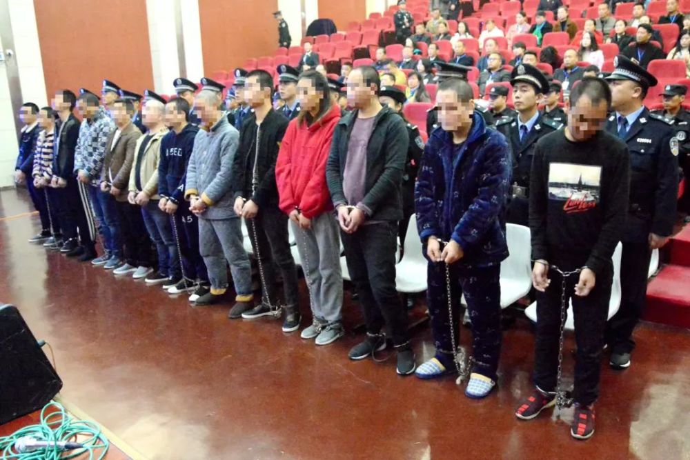 扫黑除恶!我市公开宣判"襄阳涉黑第一案"!13名"黑社会
