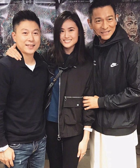 刘德华合影众明星,网友:很有人缘