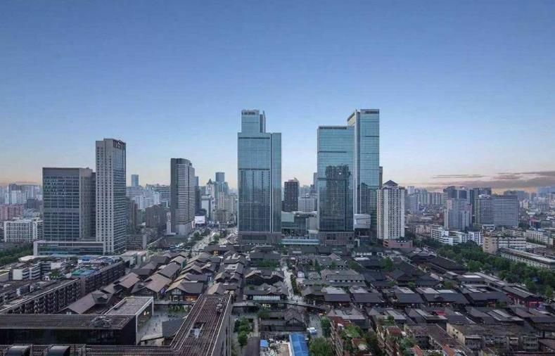 中国新一线城市成都,高楼最高不到250米,超高层没贵阳