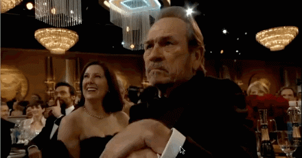 搞笑gif:姑娘,你好好的捂脸干嘛呀,倾城容颜被你挡住了