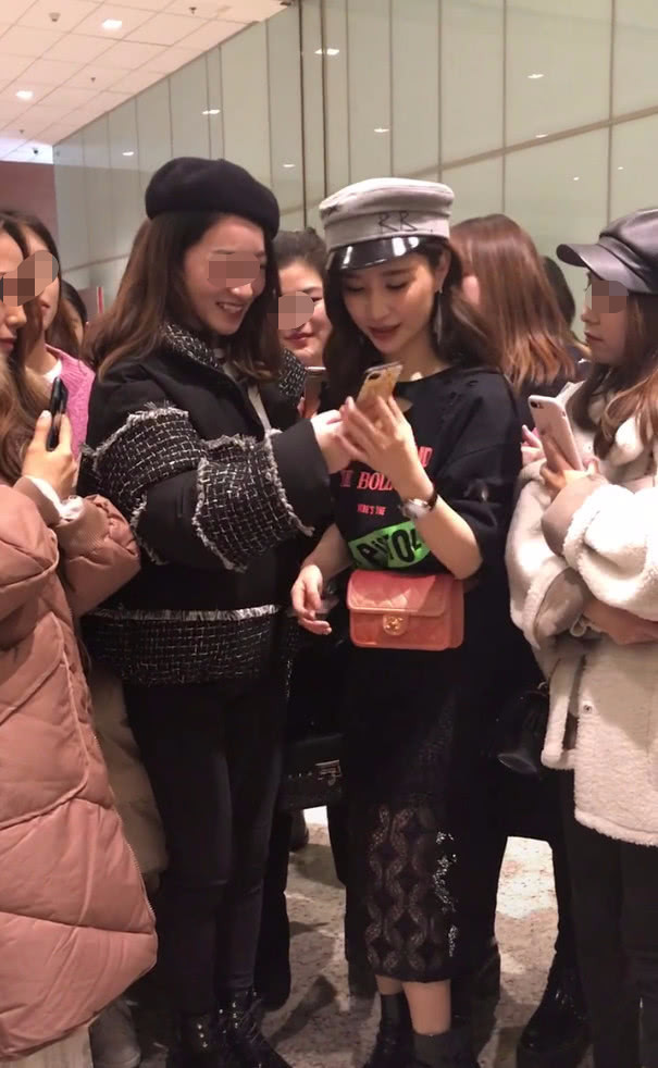 网友偶遇王思聪前女友,雪梨本人温柔又美,笑起来一瞬间像孙怡