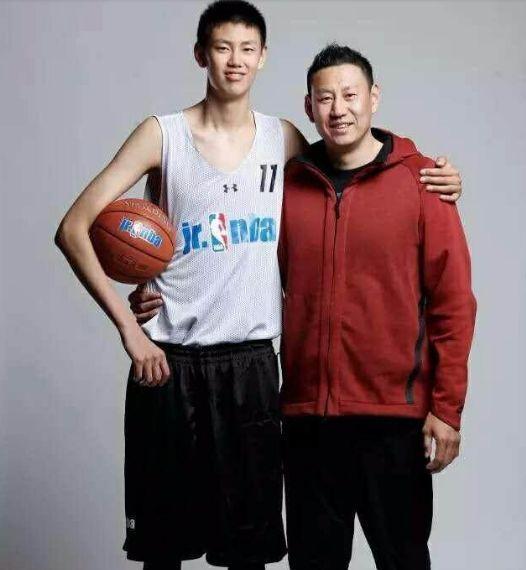 新王治郅?李楠之子17岁身高2.16米 名宿看好他能进nba
