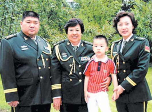 主席唯一重孙毛东东近照,高大帅气,妹妹毛甜懿发型亮了