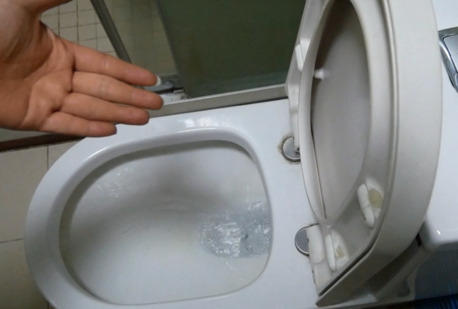 马桶冲水无力怎么办?赶紧动一下这里,马桶瞬间强吸有力,好厉害