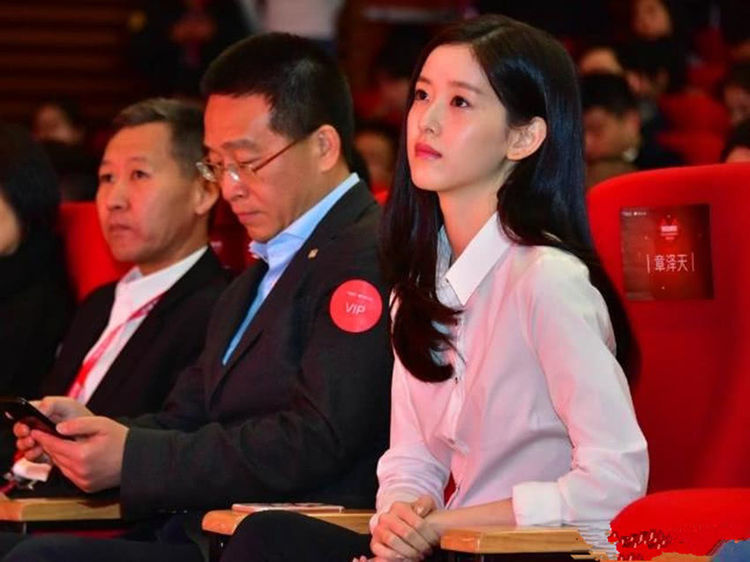 章泽天一夜删光微博,与马伊琍做法相似?网友:无言诉说