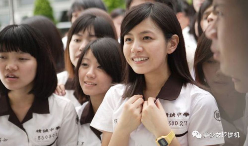 所以这个妹子火了,她是很多人心里的"沈佳宜".