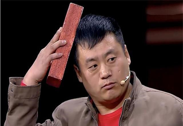 这4位都是《欢乐喜剧人》里的搞笑明星,第4位一看见他
