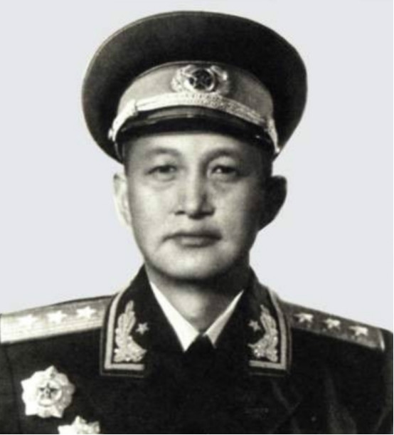 开国大将洪学智,长征路上为保红军安全,将刚出生的女儿送人寄养