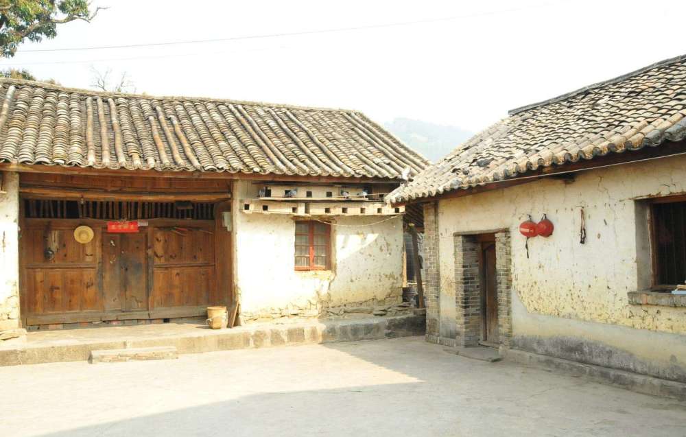 子女将户口迁出去,还能继承农村家里的土地和房子吗?