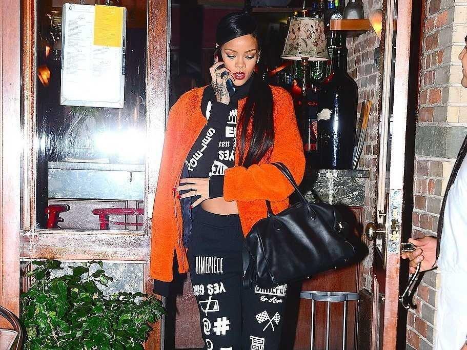 还在用翻盖手机的美国名流们:有巴菲特